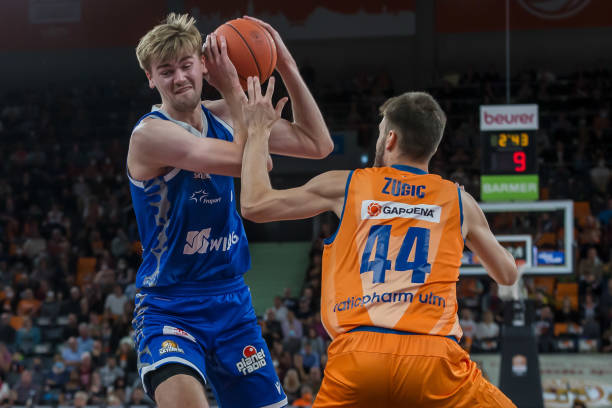 西队在进攻 西队在进攻